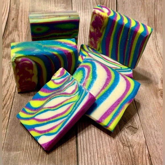 Sold out- Hand crafted artisan soap in vibrant colors - Picture 8 of 9